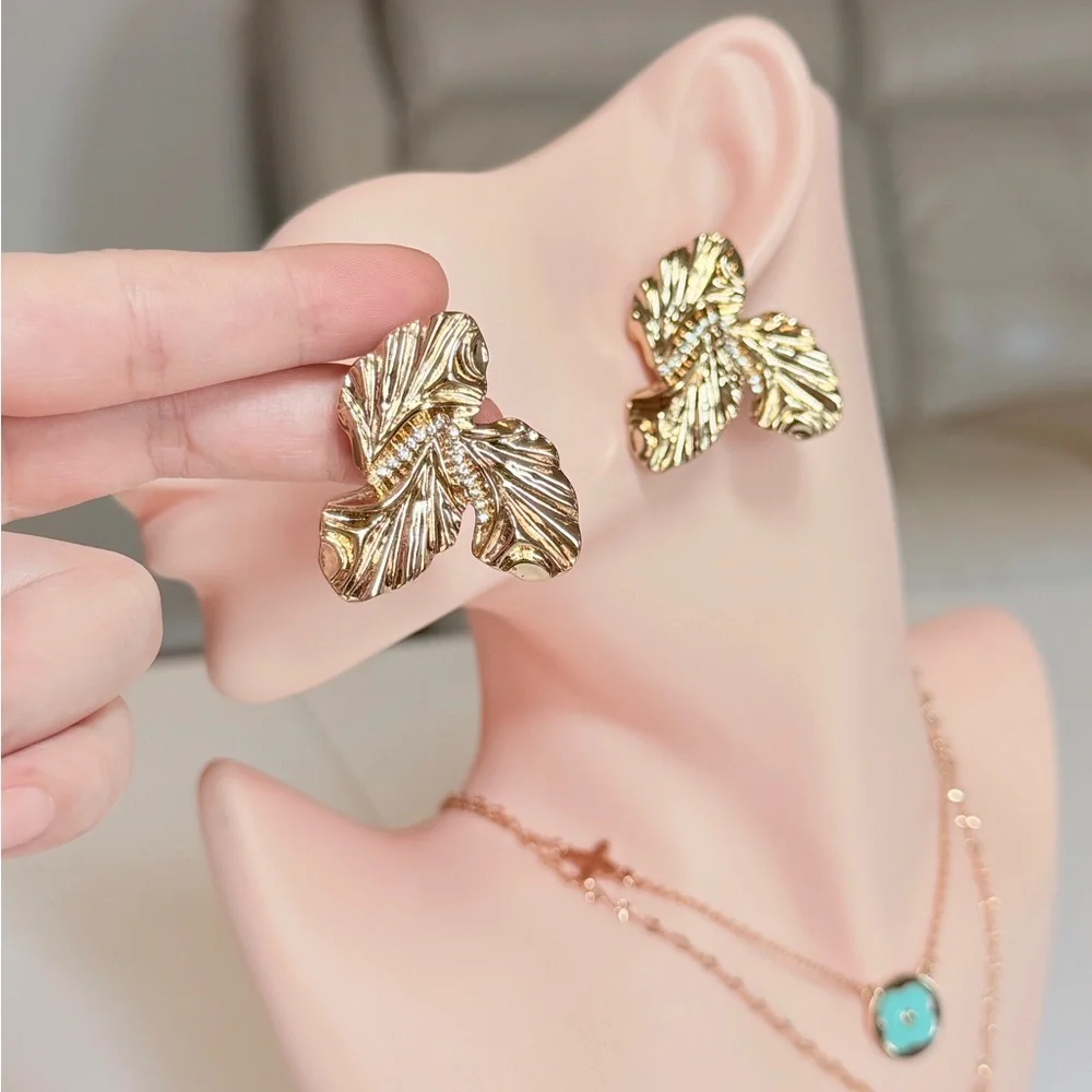⚜️ Trendy Earrings Gold Leaf With Zirconia